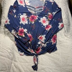 Women’s Boutique + 3X Floral Long Sleeve Tie Bottom Top